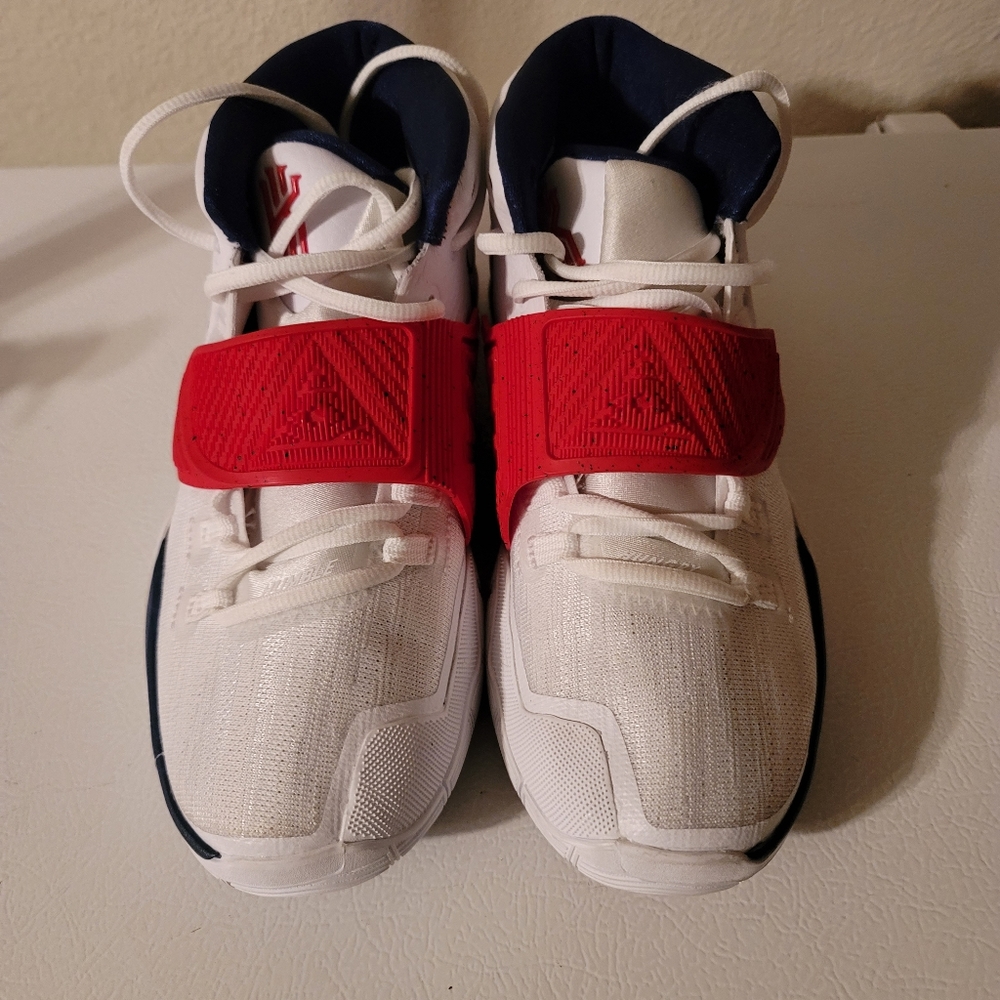 KYRIE 6 BASKETBALL SHOES